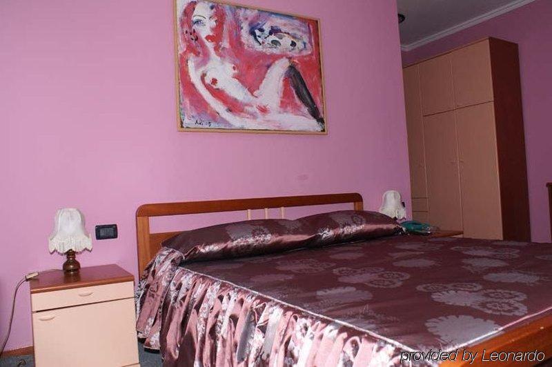 Art Hotel Nirvana Τίρανα Δωμάτιο φωτογραφία