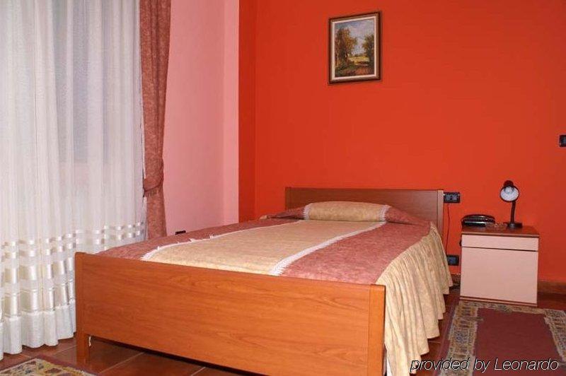 Art Hotel Nirvana Τίρανα Δωμάτιο φωτογραφία